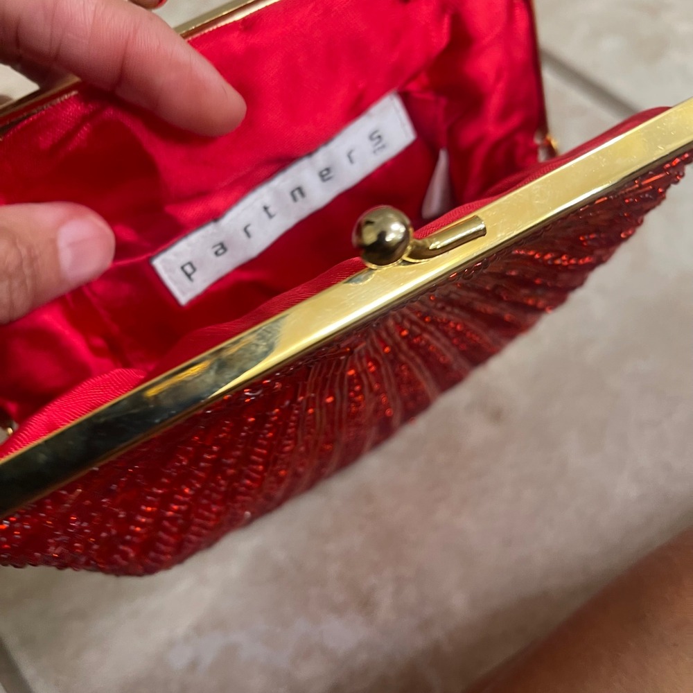Partners Red Beaded Shell Evening Bag Gold Snake Chain Kiss Lock Clutch Vintage - Picture 5 of 10
